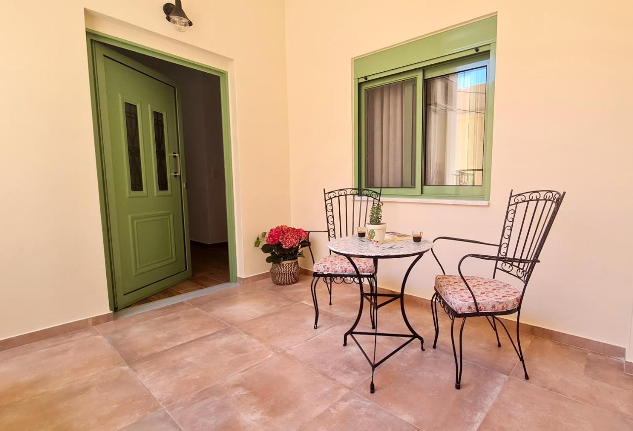 Yannis Guest House Aegina Exterior photo